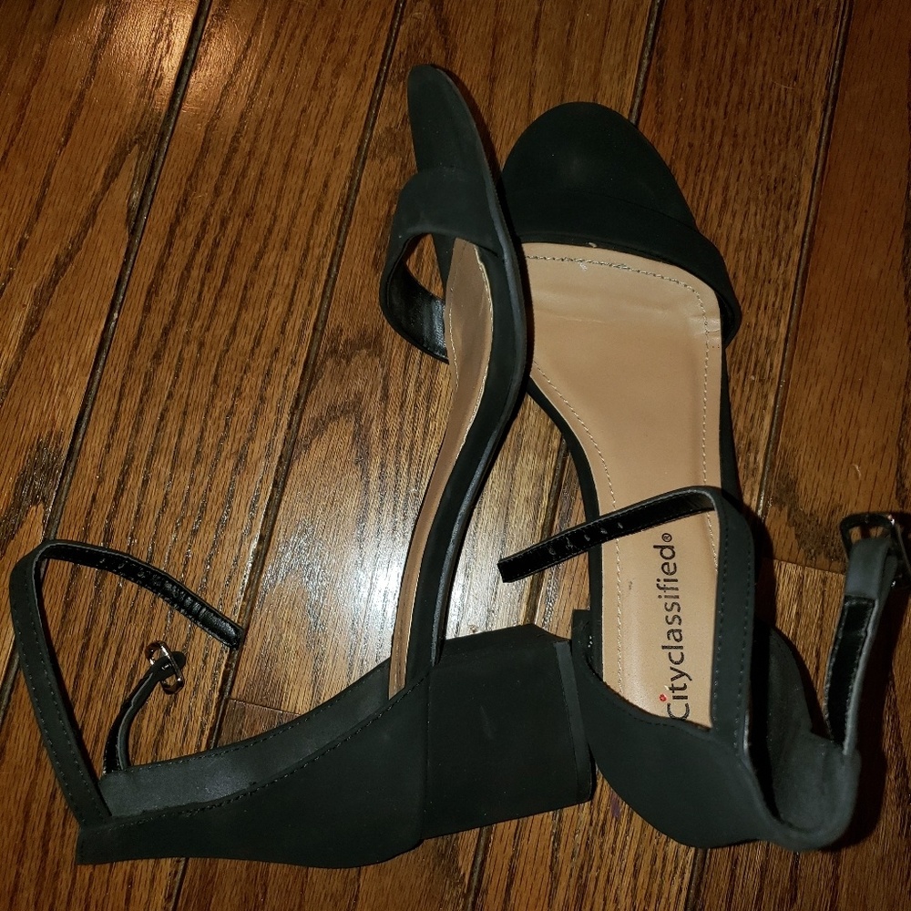Strapped velvet heels